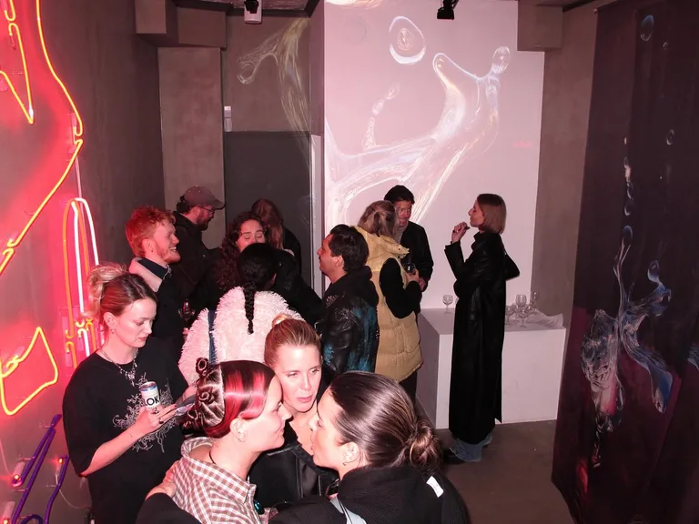 Vernissage of Pneuma with neon work and crowd