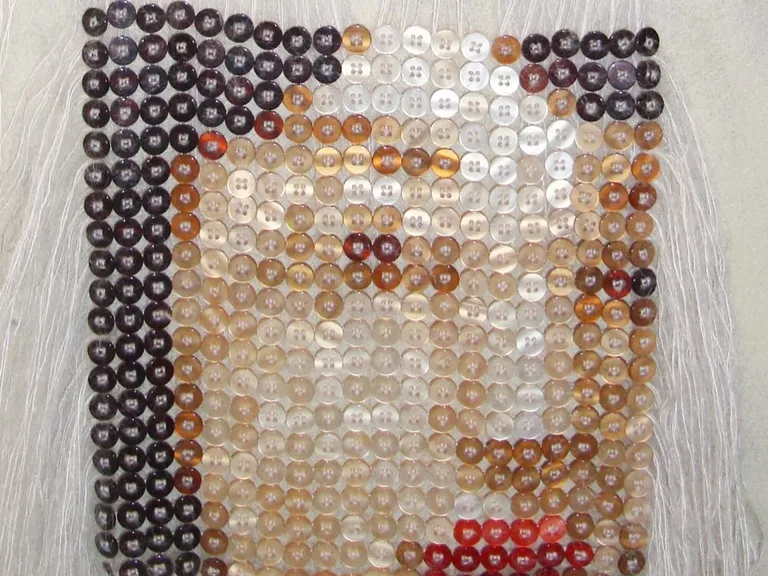 En rörelse i ögonvrån (hand-dyed shirt buttons) and I Found My Love On The Internet by Lovisa Axén