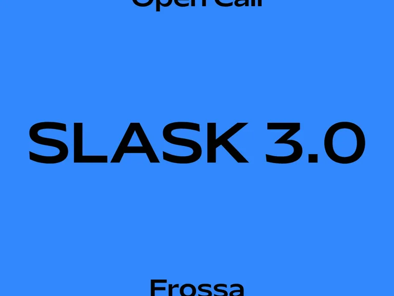 Open Call, SLASK 3.0, Frossa: svart text mot blå botten
